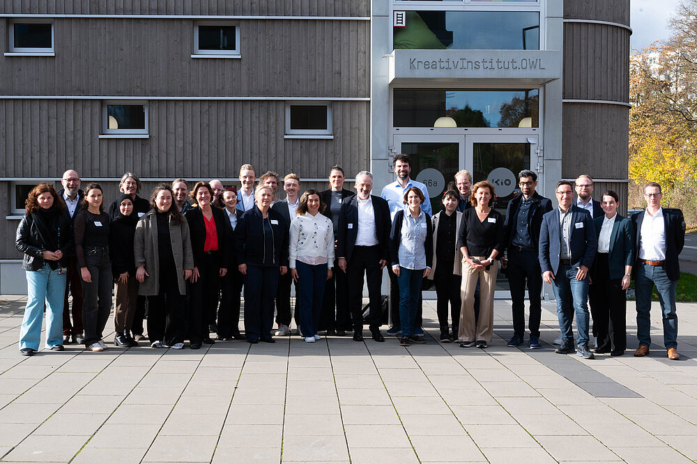 Vertreter:innen der neun Kooperationsplattformen beim jährlichen Vernetzungstreffen am 30. Oktober an der TH OWL in Detmold.